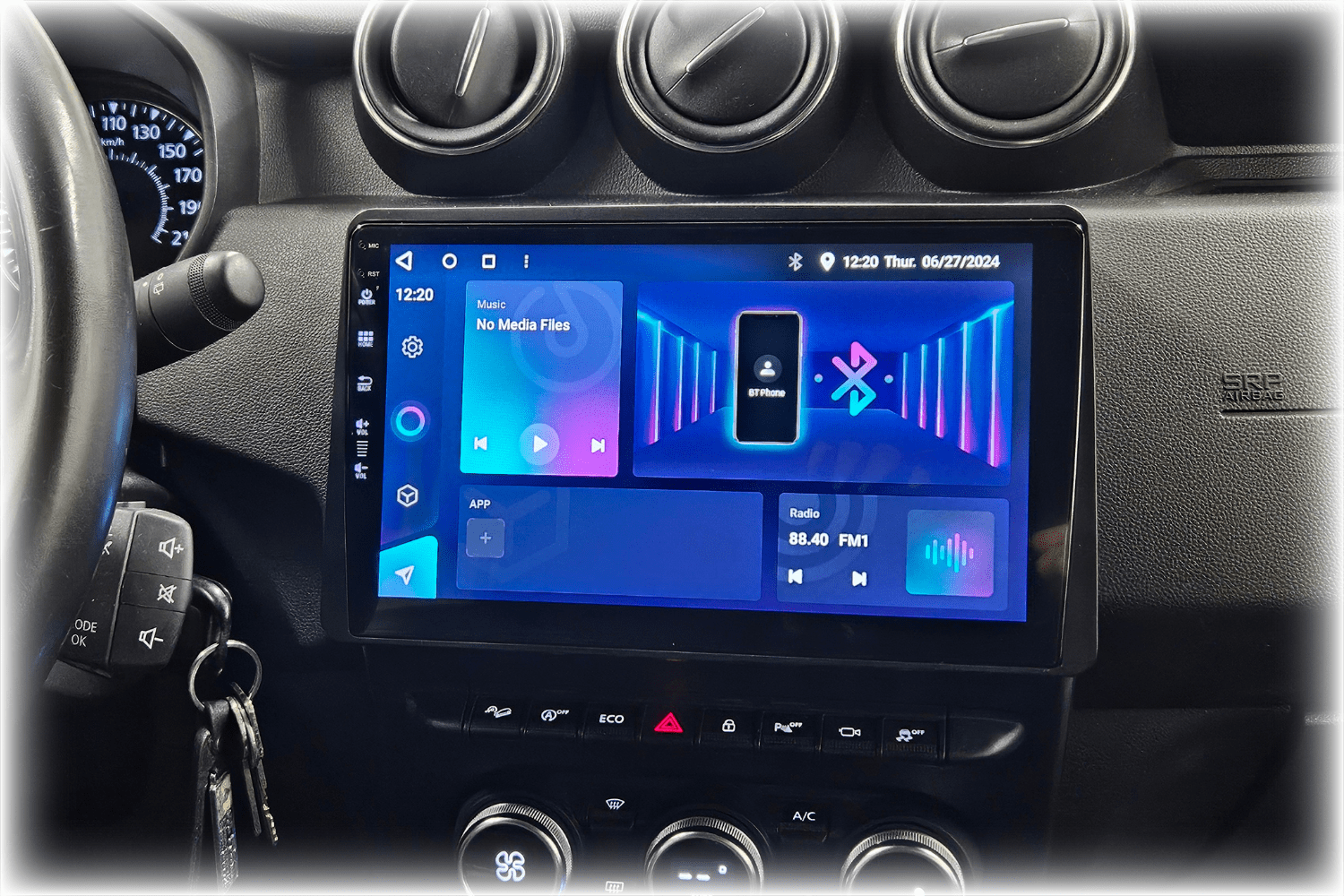 Android avtoradio montiran v vozilo dacia duster mk2