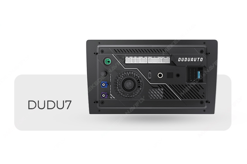 Zadnja stran DUDU7 s priklopi za USB, kamere in zvočnike