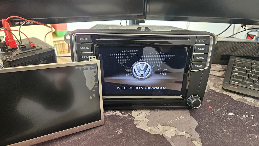 VW MIB2 menjava zaslona – test novega zaslona po popravilu